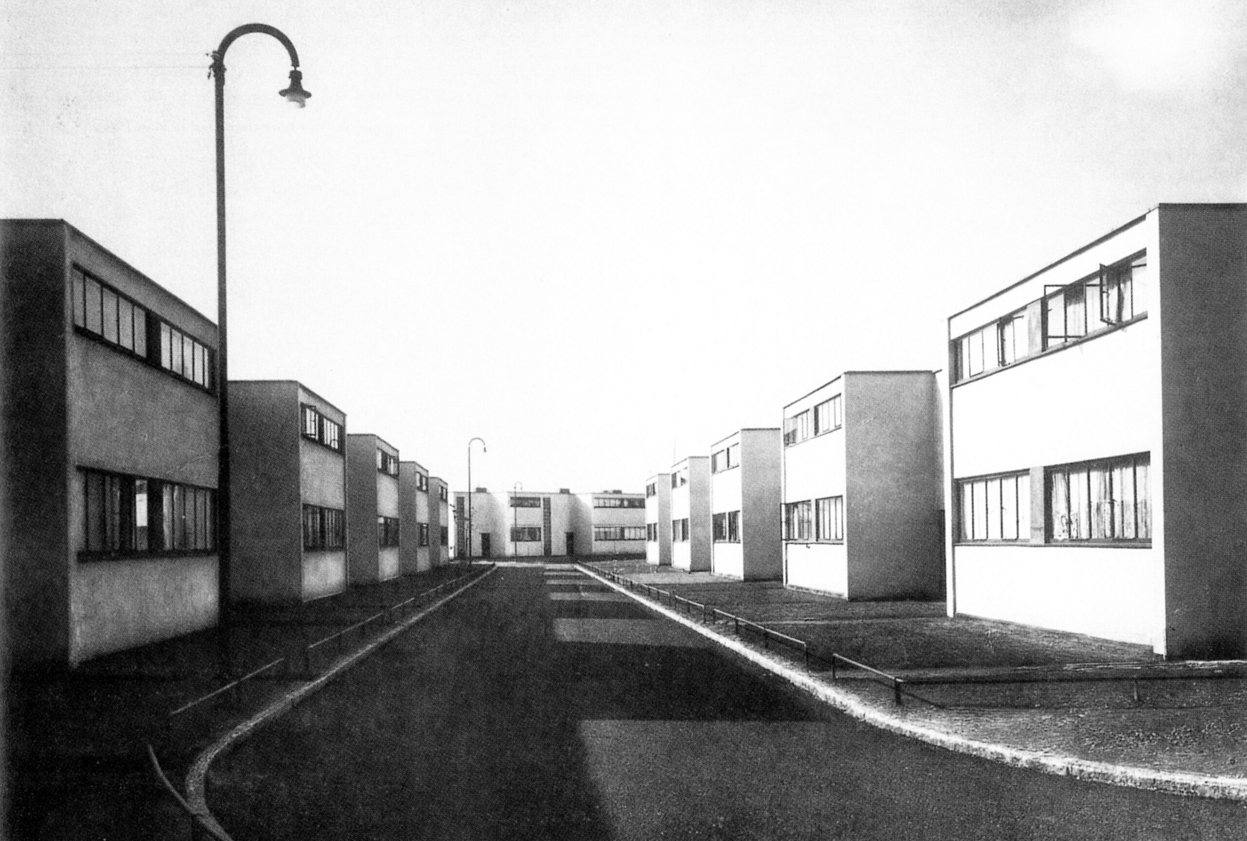 DE INDUSTRIALISATIE VAN DE BOUW, EEN HONDERDJARIG IDEAALBEELD